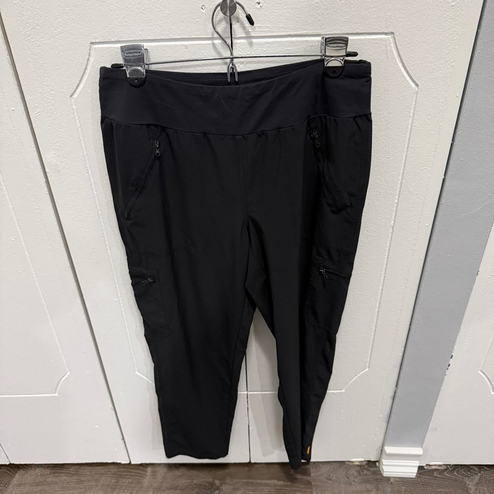 Lucy Black Cropped Jogger Pants
